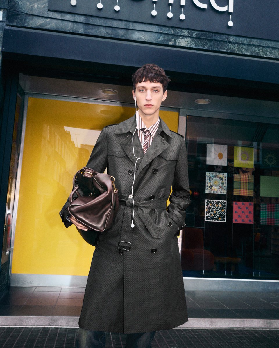 Burberry tweet media