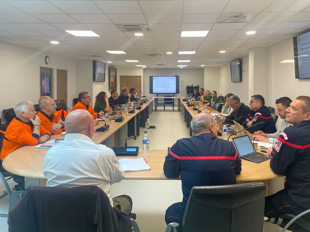 Sapeurs-Pompiers VAR tweet media