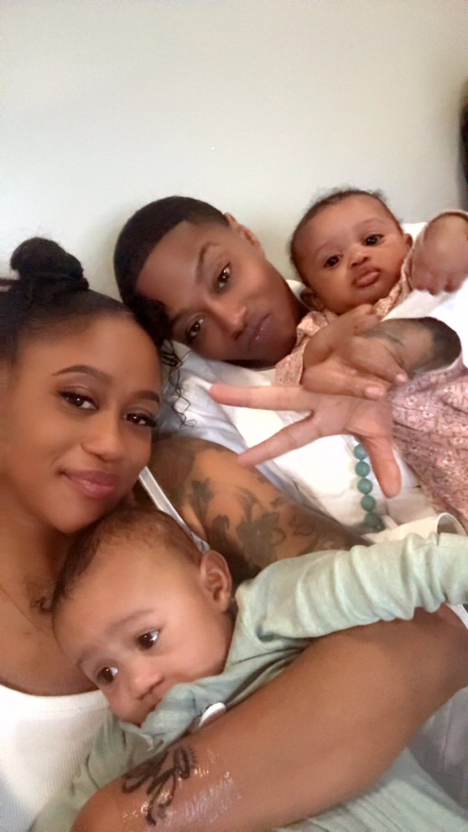Twin sisters with twin babies… the universe clearly loves copy and paste.