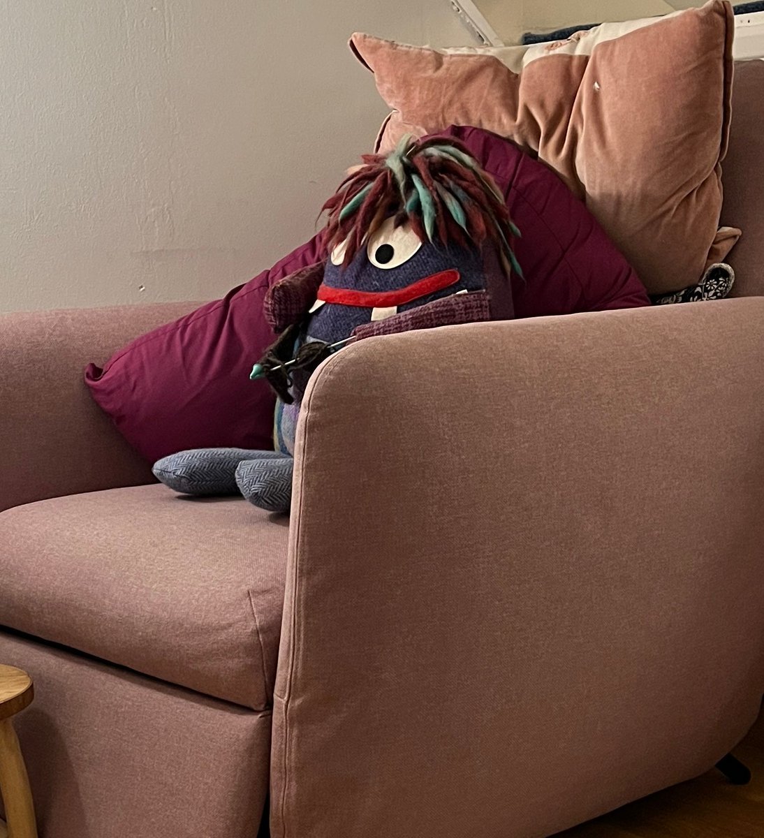 HandKnics tweet media