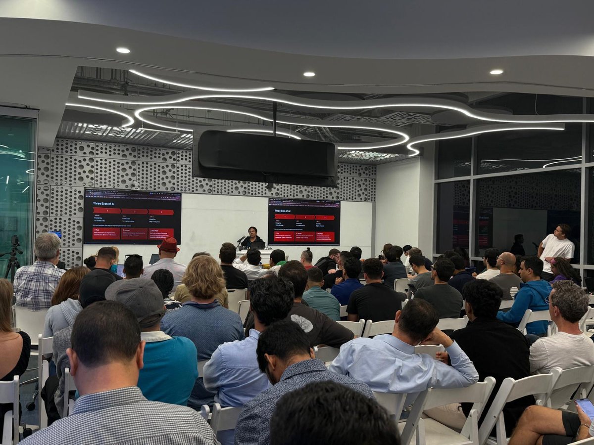 DeepStation tweet media