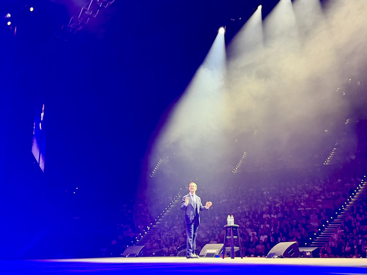 Jimmy Carr tweet media