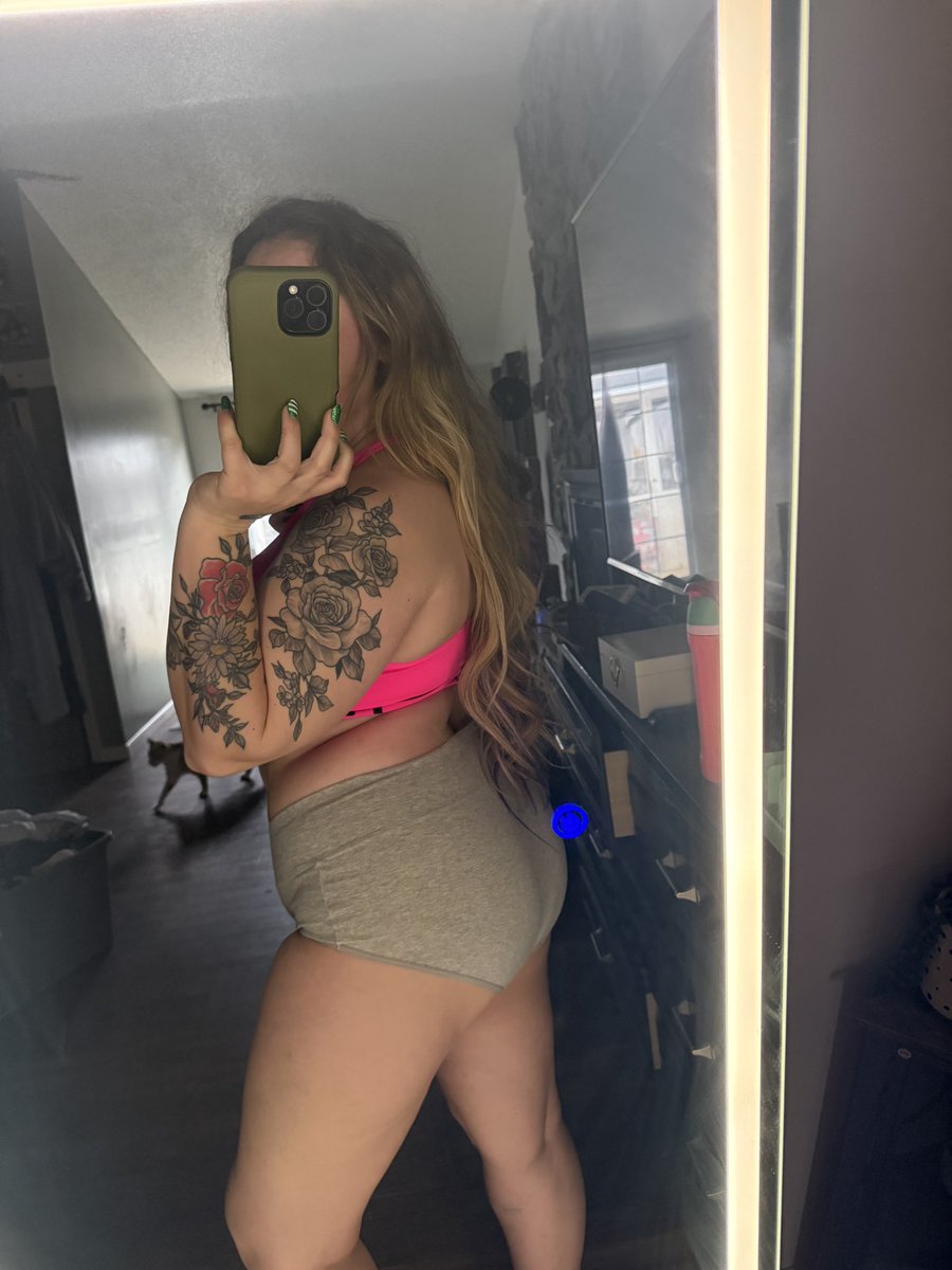 inkthickmilf's tweet photo. Thick.. so you probably won’t say hi. https://t.co/O0FUchDVRl