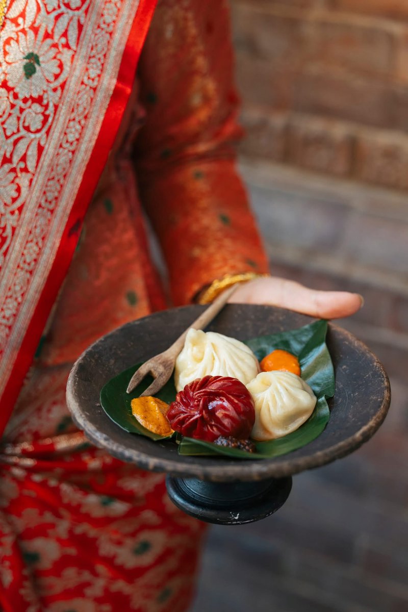 nepaltourismb's tweet photo. Experience the authentic taste of Nepal with this stunning Thali set and handcrafted Momos. 🇳🇵✨ From heritage grains to traditional spices, it's a pure celebration of Nepali foods! 🥘🥟
#Foodiefriday #NepaliFood #ThaliSet #AuthenticTaste #NepalNOW
📸 The Dwarika's Hotel https://t.co/pTQOyXe2Sa