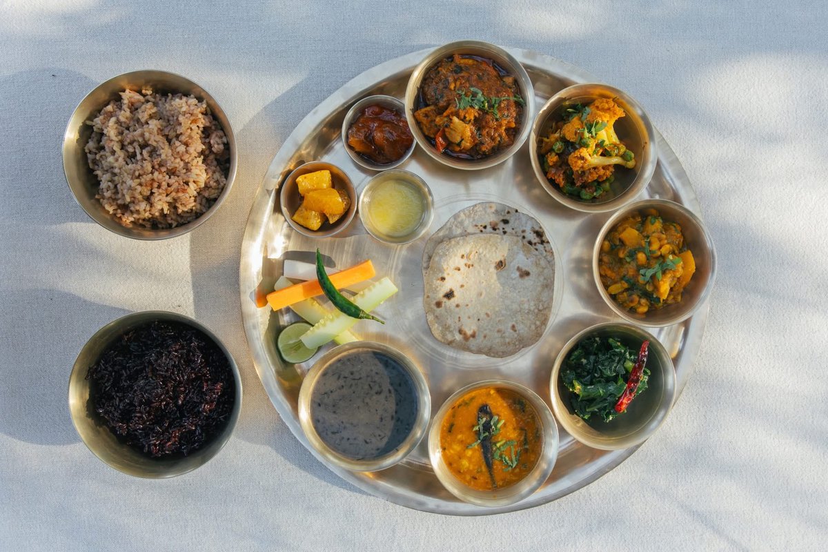nepaltourismb's tweet photo. Experience the authentic taste of Nepal with this stunning Thali set and handcrafted Momos. 🇳🇵✨ From heritage grains to traditional spices, it's a pure celebration of Nepali foods! 🥘🥟
#Foodiefriday #NepaliFood #ThaliSet #AuthenticTaste #NepalNOW
📸 The Dwarika's Hotel https://t.co/pTQOyXe2Sa
