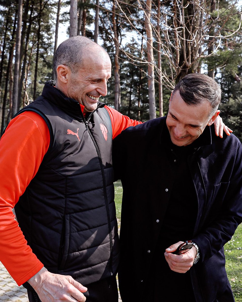 TeoBellan's tweet image. 🔴⚫ Andriy Shevchenko è tornato a Milanello, casa sua.

📸 @acmilan

#ACMilan #SempreMilan #ForzaMilan #Sheva