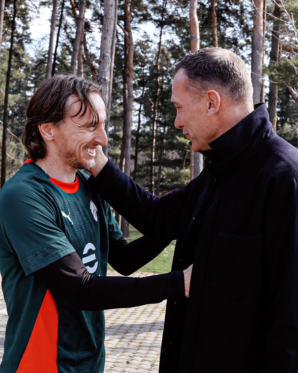 TeoBellan's tweet image. 🔴⚫ Andriy Shevchenko è tornato a Milanello, casa sua.

📸 @acmilan

#ACMilan #SempreMilan #ForzaMilan #Sheva