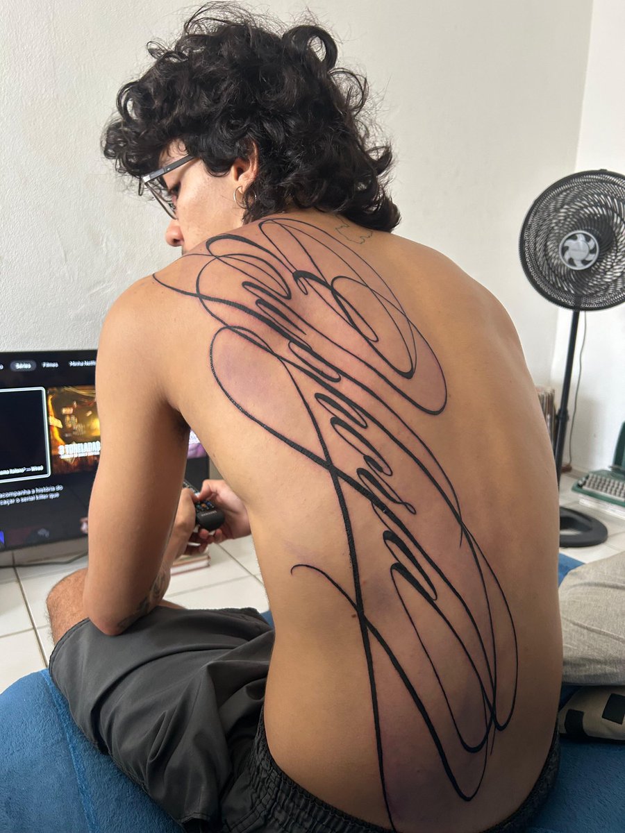 zeca urubu atravessando o pantano tweet media