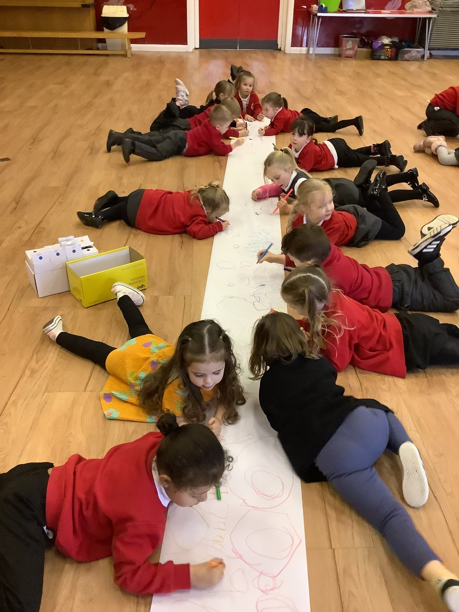 KincraigPreSch's tweet photo. Today we combined phonics and mark making 🖍️ 
We played calming music as we laid on our tummies to use our large and small motor skills to make Annie apple letters on the paper 🍎 https://t.co/jZAV2Q7KrT