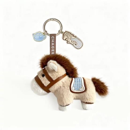 celetxtials's tweet photo. @ENSSERALLIT hello!! i went to hybe today but i lost this chagee horse keychain around the area 😭😭 if anyone finds it during the protest i'll be forever grateful 🥺🥺 if you don't mind please interact so more engenes can see this THANK YOU https://t.co/PCHNunDT4w