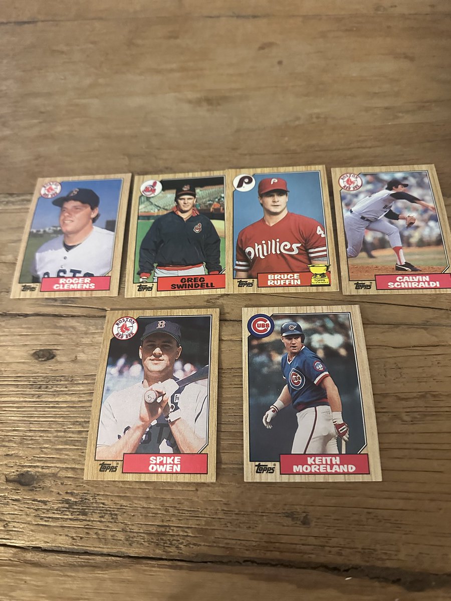 Found a set of tops on our Zion trip, some familiar faces here <a href="/TexasBaseball/">Texas Baseball</a> <a href="/rogerclemens/">Roger Clemens</a> <a href="/GregSwindell/">greg swindell</a> <a href="/Zonk0006/">Keith M</a> 🤘🏽🤘🏽