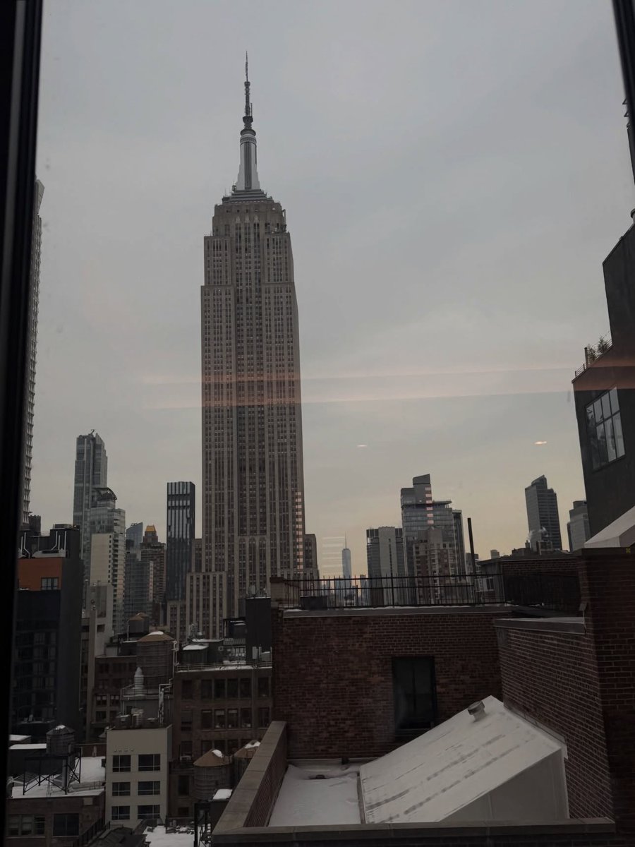 Mood_Joy_'s tweet photo. 🗽🤍📹 https://t.co/a71v4Pgrdy