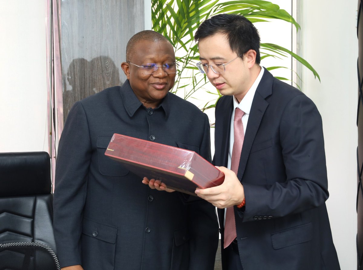 MINCOM_CI's tweet image. 4/4
Le ministre a réaffirmé sa volonté de voir aboutir rapidement ce projet de médiathèque, qui contribuera à la modernisation des infrastructures culturelles et à l’accès au savoir et à l’information.
#MICOM #Médiathèque #Coopération #ChinaEnergy #CommunicationPublique #CIV