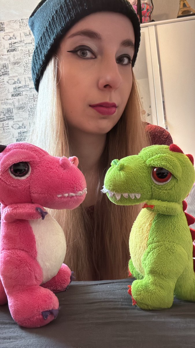 iHowleen tweet media