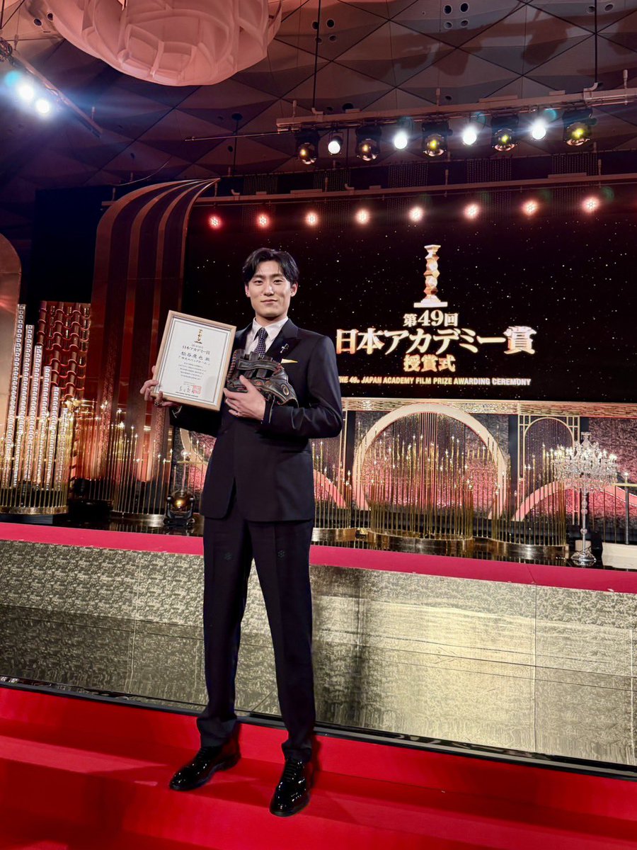 Life1203My's tweet photo. 第49回アカデミー賞新人俳優賞をいただきました。

映画に携わって下さった全ての方
劇場に足を運んで下さった全ての方

本当にありがとうございます！

大好きな慎太郎さんの生き様、これからも届け続けます！

慎太郎さん
ここまで連れてきてくれてありがとうございます。これからも側にいて下さい。 https://t.co/DTBfMwJXBB