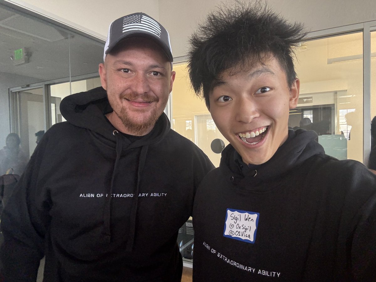 Extraordinary tweet media