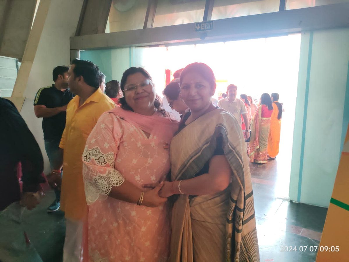 2507Preeti's tweet photo. @richapandey जन्मदिन की हार्दिक शुभकामनाएं दीदी। ईश्वर आपको स्वस्थ दीर्घायु और यशस्वी रखें। https://t.co/v4i1dZne8f