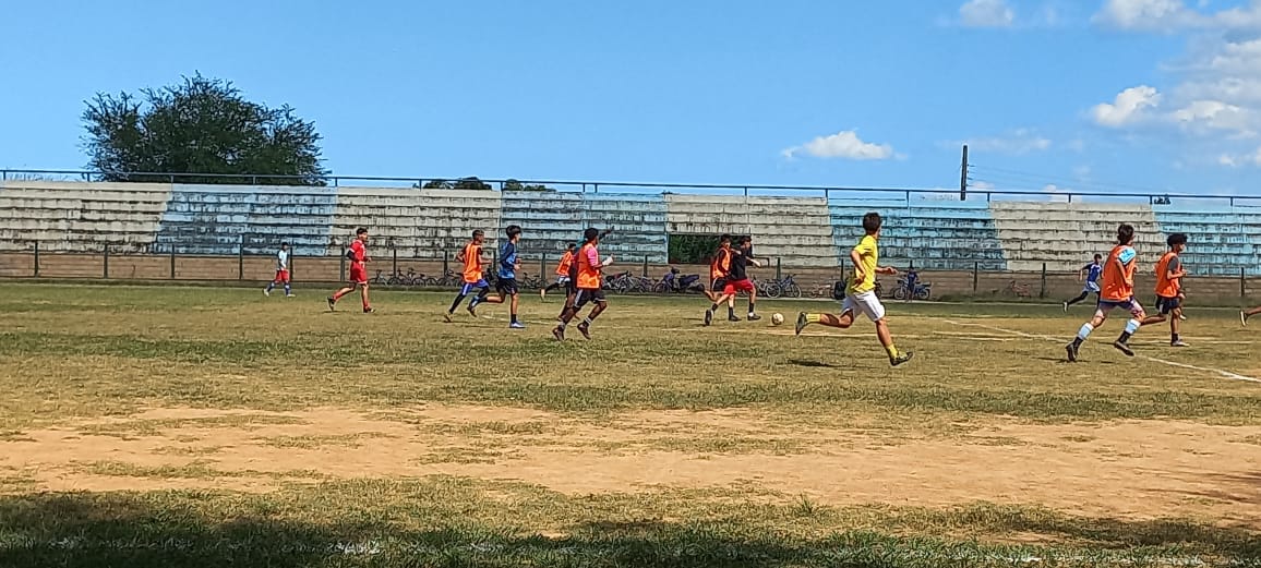 Copa 13 de marzo de fútbol con la participación de 4 equipos Gallo, Vaquerito, Patria y Micro Distrito Norte en las categorías escolares y juveniles municipio Morón 
#InderCavFidelVive