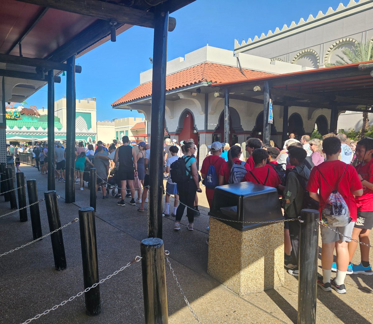 pastorjonself's tweet image. Queue to get into @BuschGardens currently. 
#SMH