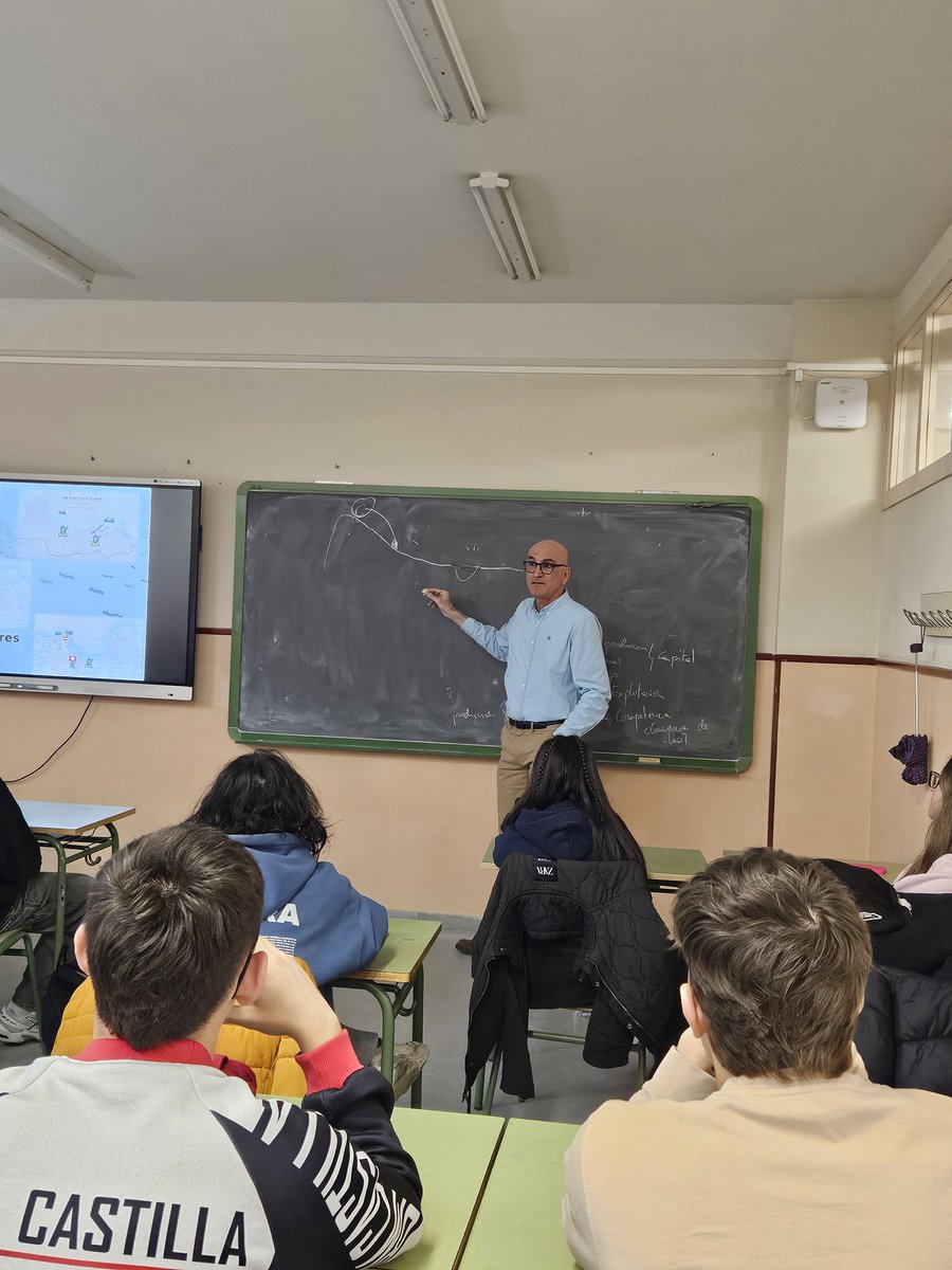 La Mecedora de Sarmiento tweet media