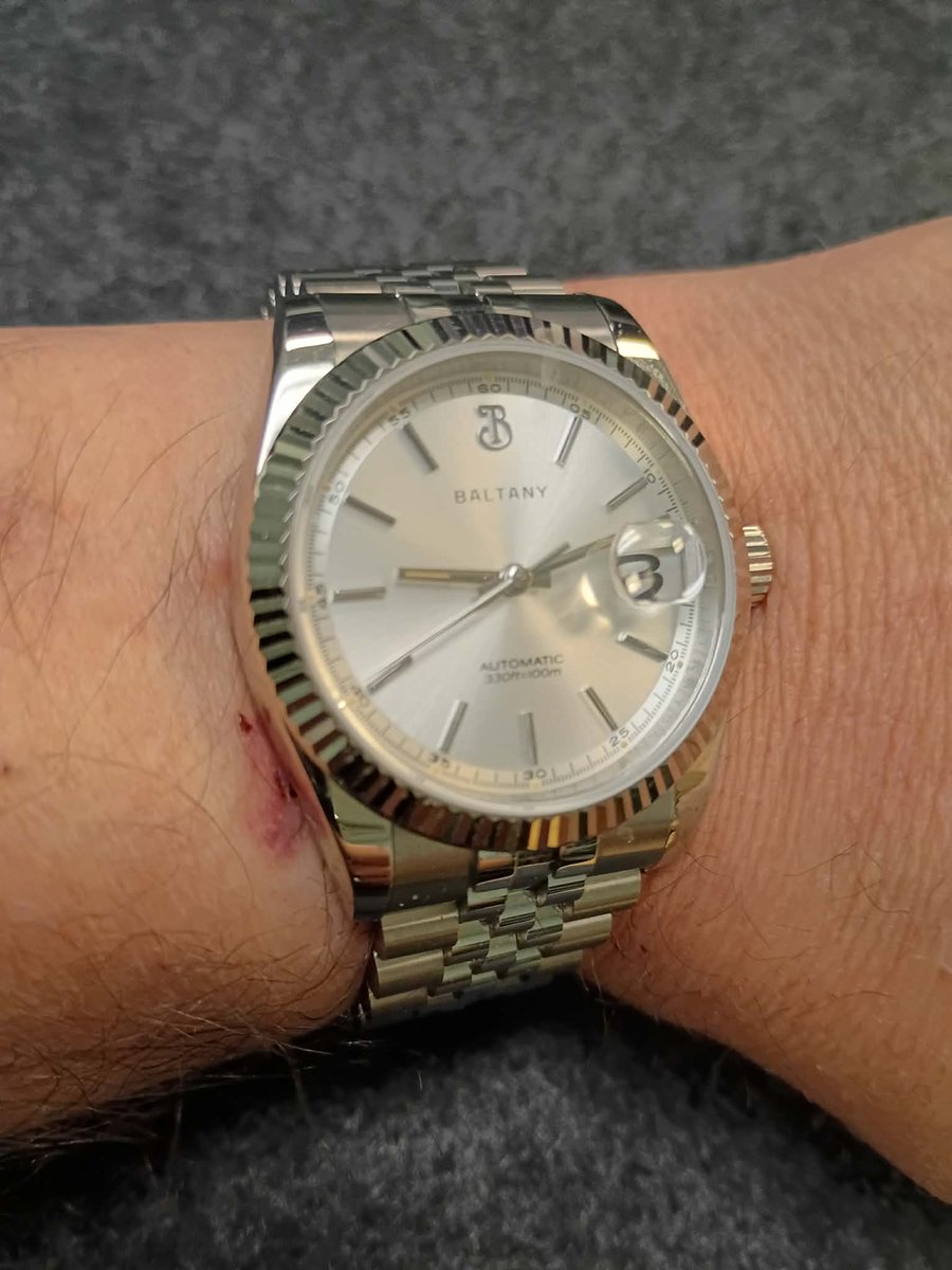 Happy Friday from Central FL. Today I felt like it was a dressier watch kinda day, so I brought out my Vintage inspired Baltany. This was one of my favorite purchases of last year &amp; I really love this watch.  This watch is 100% #BearCaveApproved