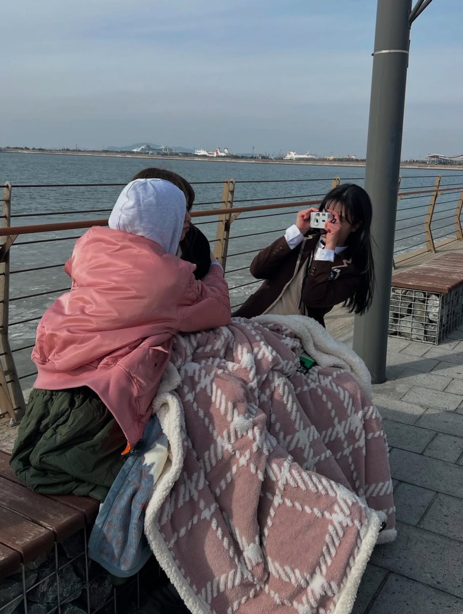1J0v5U's tweet photo. 260313 예주 인스타그램 #오예주 #OhYeju

첫둘셋 👧🏻👧🏻👧🏻 https://t.co/B4TbYUOnss