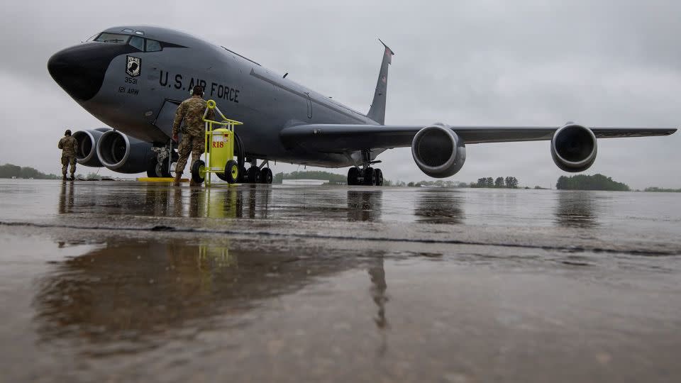 USDailyNow's tweet photo. 🚨 BREAKING Update: All 6 crew members on U.S. Air Force KC-135 tanker confirmed killed in western Iraq crash during Op Epic Fury. Rescue efforts complete; not from enemy fire per CENTCOM. Prayers for the fallen airmen, families, & brothers/sisters in arms. 🇺🇸💔🕊️ 
#KC135Crash #USMilitary #OperationEpicFury #IranWar‌