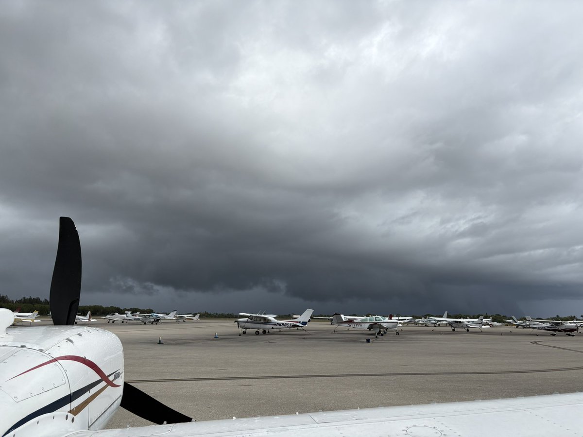 TwistedDogWX's tweet photo. Looking nasty up north #flwx https://t.co/NLv05QBS5D
