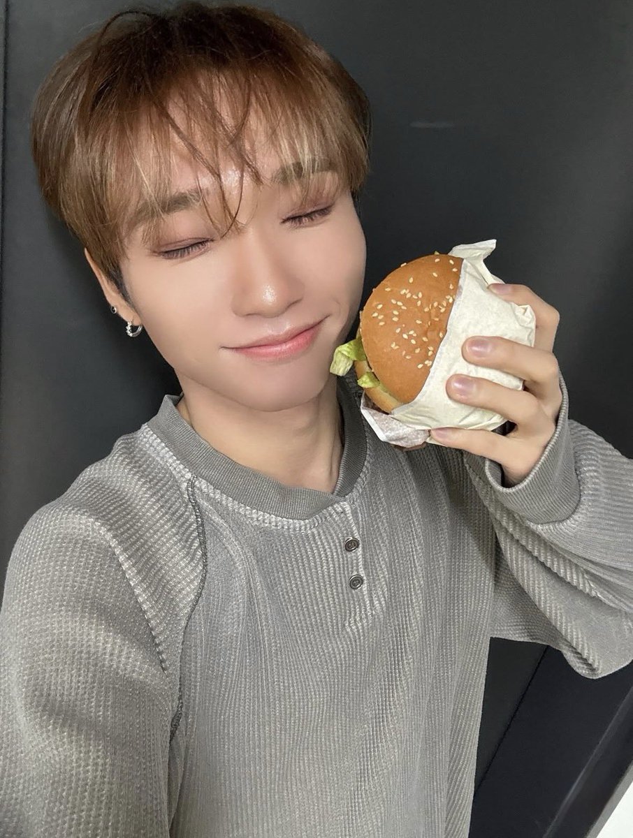 ONLY_DKB's tweet photo. 너무 귀여워😖 https://t.co/9H4yoyLgwY
