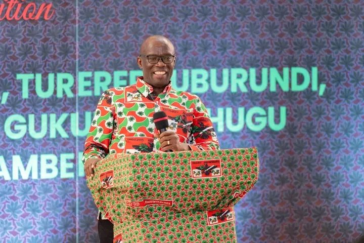 itahure's tweet image. S.E #Angeline Ndayishimiye a appelé les femmes combattantes à éduquer pour le Burundi par des actions concrètes, en formant une jeunesse qui aime son pays et contribue à son développement. Elle l’a déclaré lors d’une rencontre de réflexion consacrée à l’éducation patriotique.