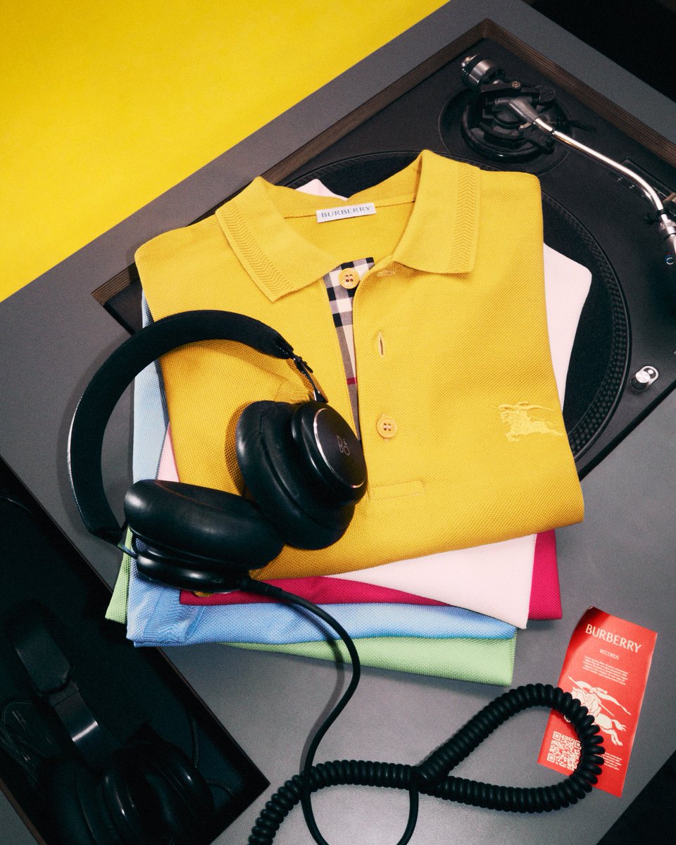 Burberry tweet media