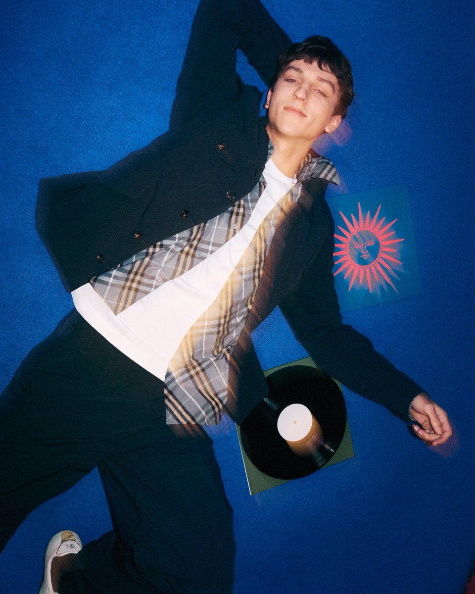 Burberry tweet media