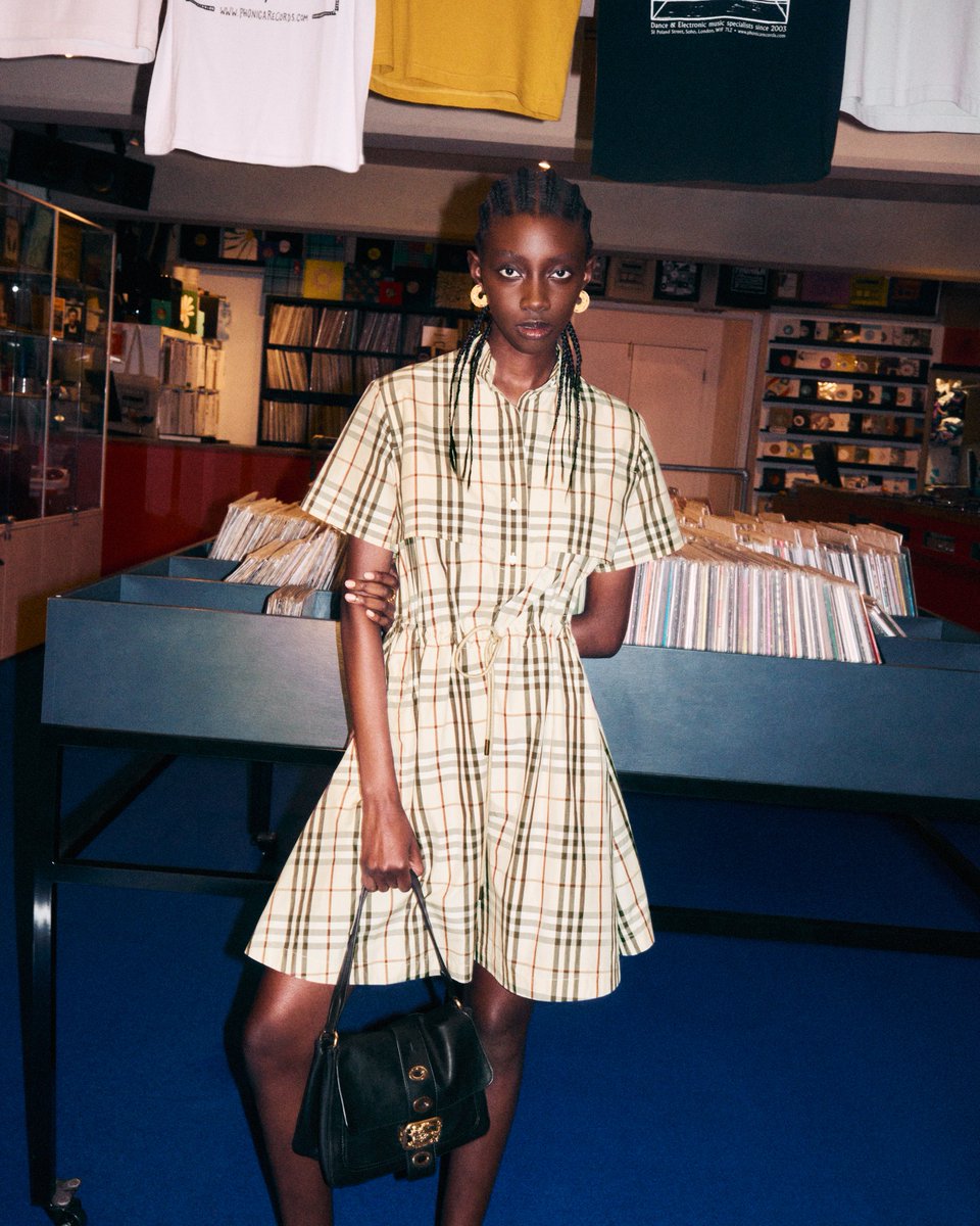 Burberry tweet media