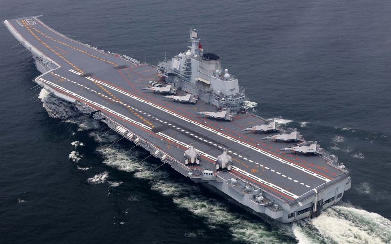 PlaMilPower's tweet photo. لياونينغ (CNS Liaoning) – الرقم 16  النوع: Type 001 (مبنية على تصميم سوفيتي غير مكتمل – فارياغ)  
دخول الخدمة: 2012  
الوزن : ~60,000 طن https://t.co/3cELRjJvKZ