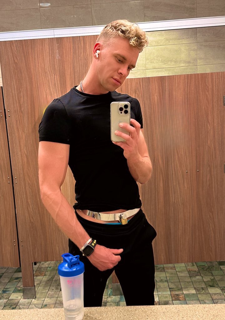 Another week into 2026, oh it’s Friday!  
#teamlocked 
#gayboy
