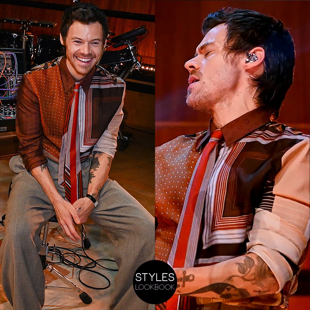 styleslookbook's tweet photo. Harry stopped by @BBCR1’s Live Lounge for a five-song set. For the performance, he wore a custom #ConnerIves look featuring a silk mixed print shirt, and a matching tie combining stripes and colour blocks. The look was completed with white @celineofficial lace-up shoes ($970). https://t.co/YfQkoMaj32
