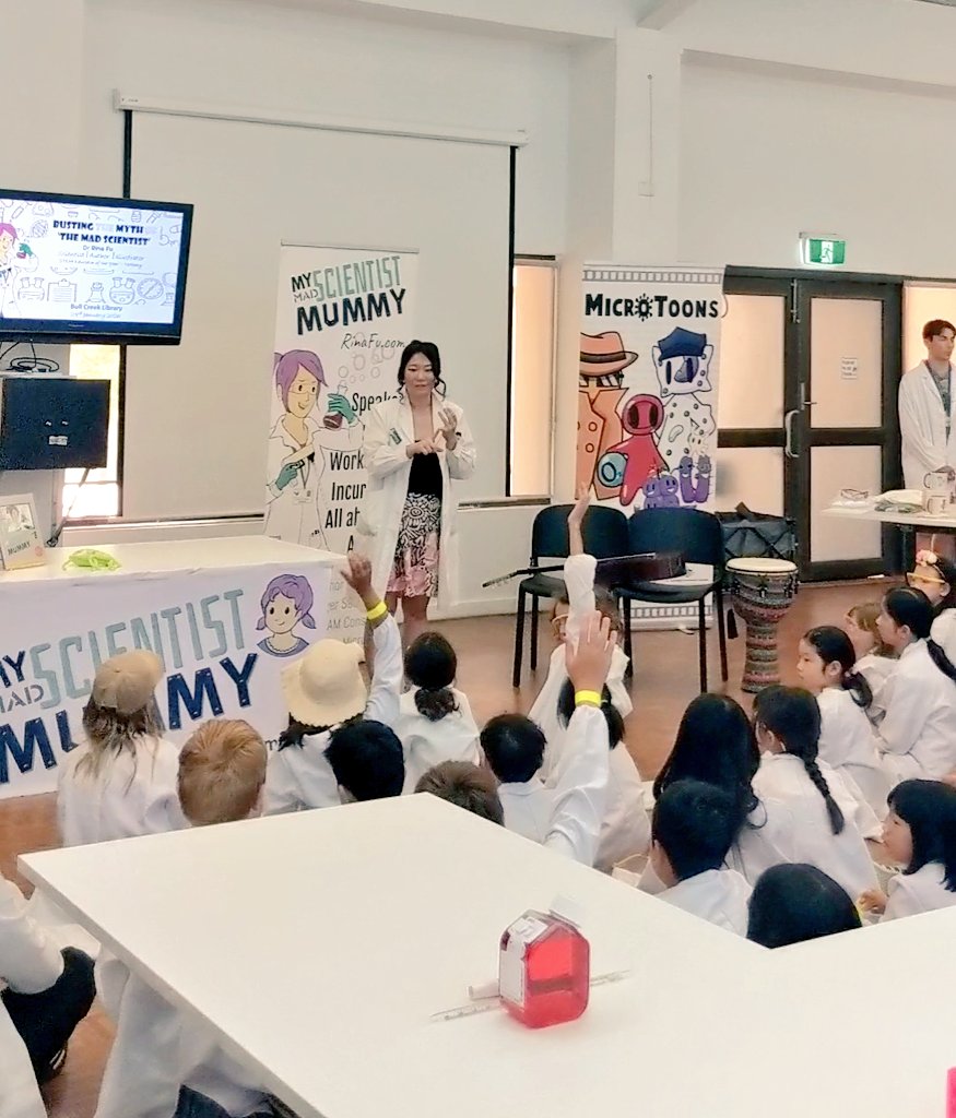 scientist_mum's tweet photo. Busting the myth of the mad #scientist at Bull Creek Library. Really enjoyed the interactive fun with curious little scientists supported by my Engagement Children In Science (ECIS) team!
#community #scicomm #medicalscience #workshop #rinafu #kidscience #DrRina #parasitology https://t.co/BdWfpd1krB