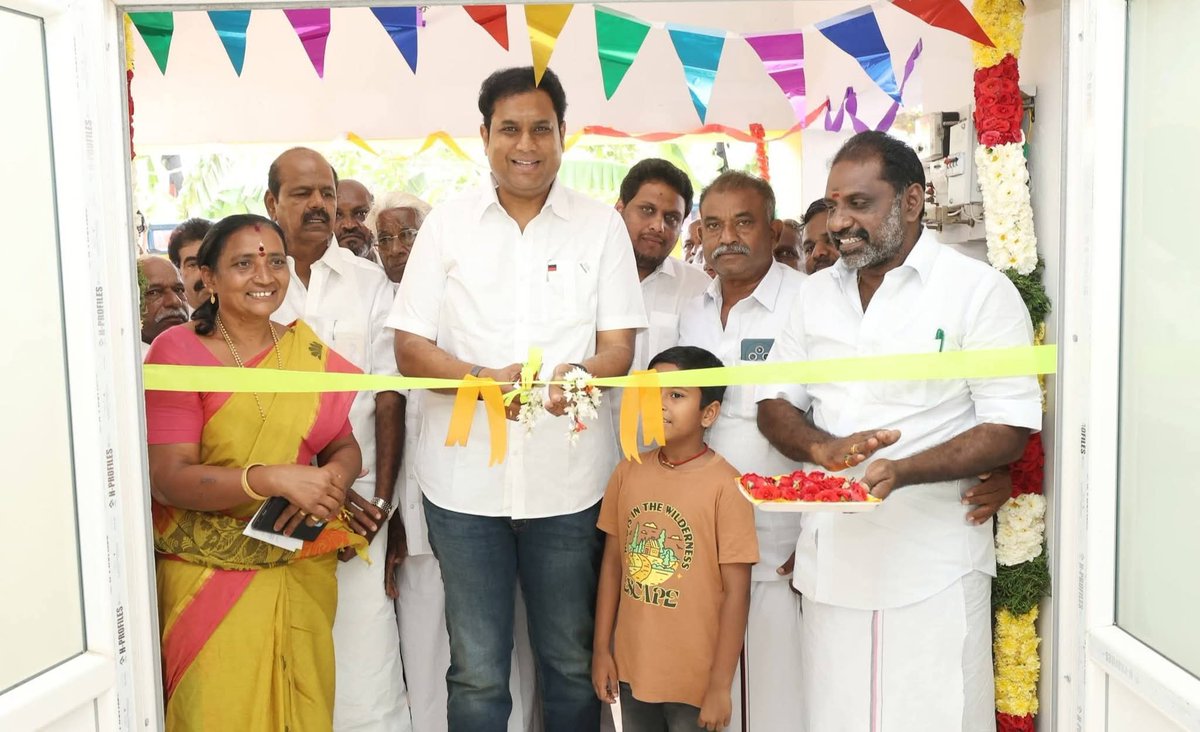 AGIndrjith's tweet photo. மன்னார்குடி சட்டமன்ற தொகுதி, எடமேலையூர் கிராம மக்களின் கோரிக்கையை ஏற்று, தனது பரிந்துரையில் புதிதாக கட்டப்பட்ட "துணை சுகாதார நிலைய கட்டிடத்தை" மாண்புமிகு தொழில்துறை அமைச்சர் முனைவர் @TRBRajaa அவர்கள் திறந்துவைத்து சிறப்புரையாற்றினார்.
#மின்னும்_மன்னை
#MinnumMannai https://t.co/WfbdKKnSpD