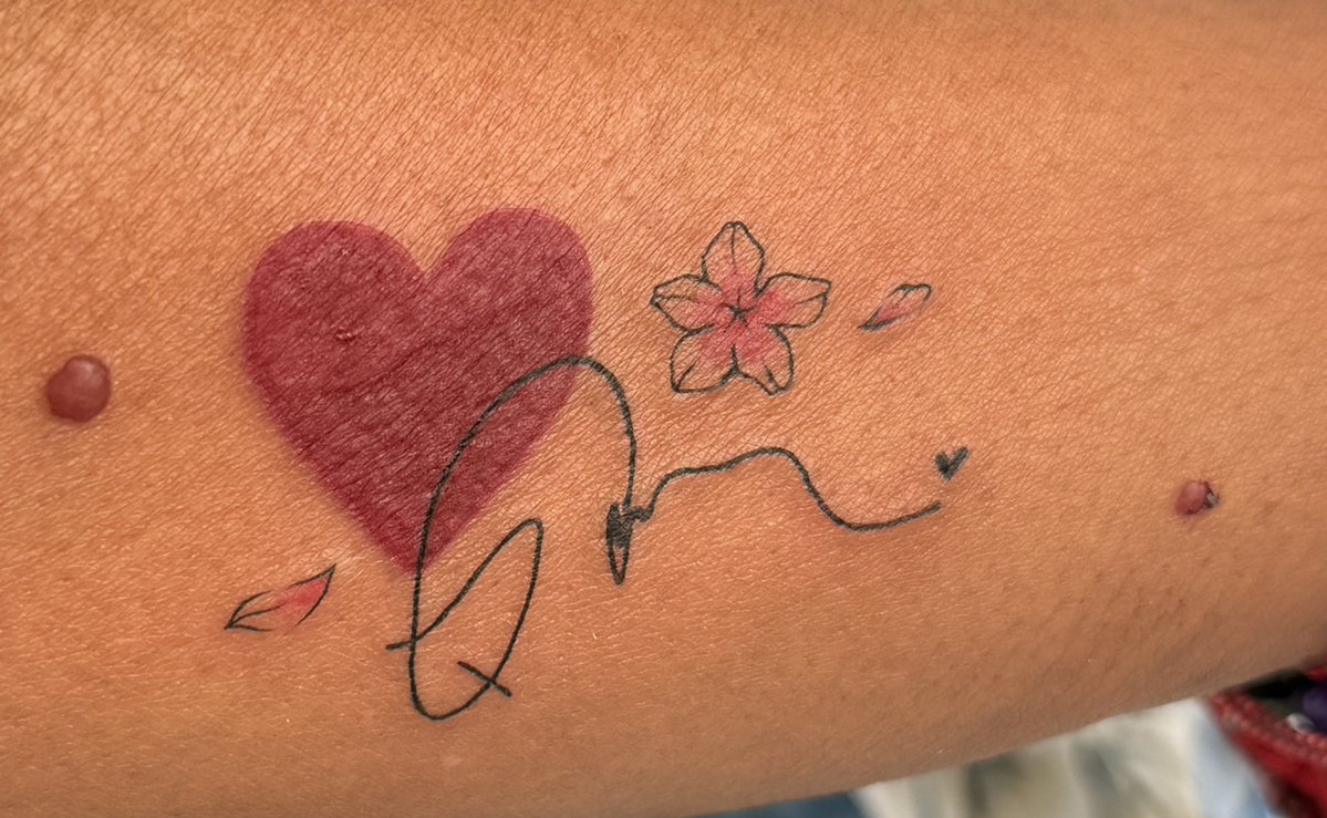 LsKindaGirls_Met Myungsoo_24, autograph & hug_25 tweet media