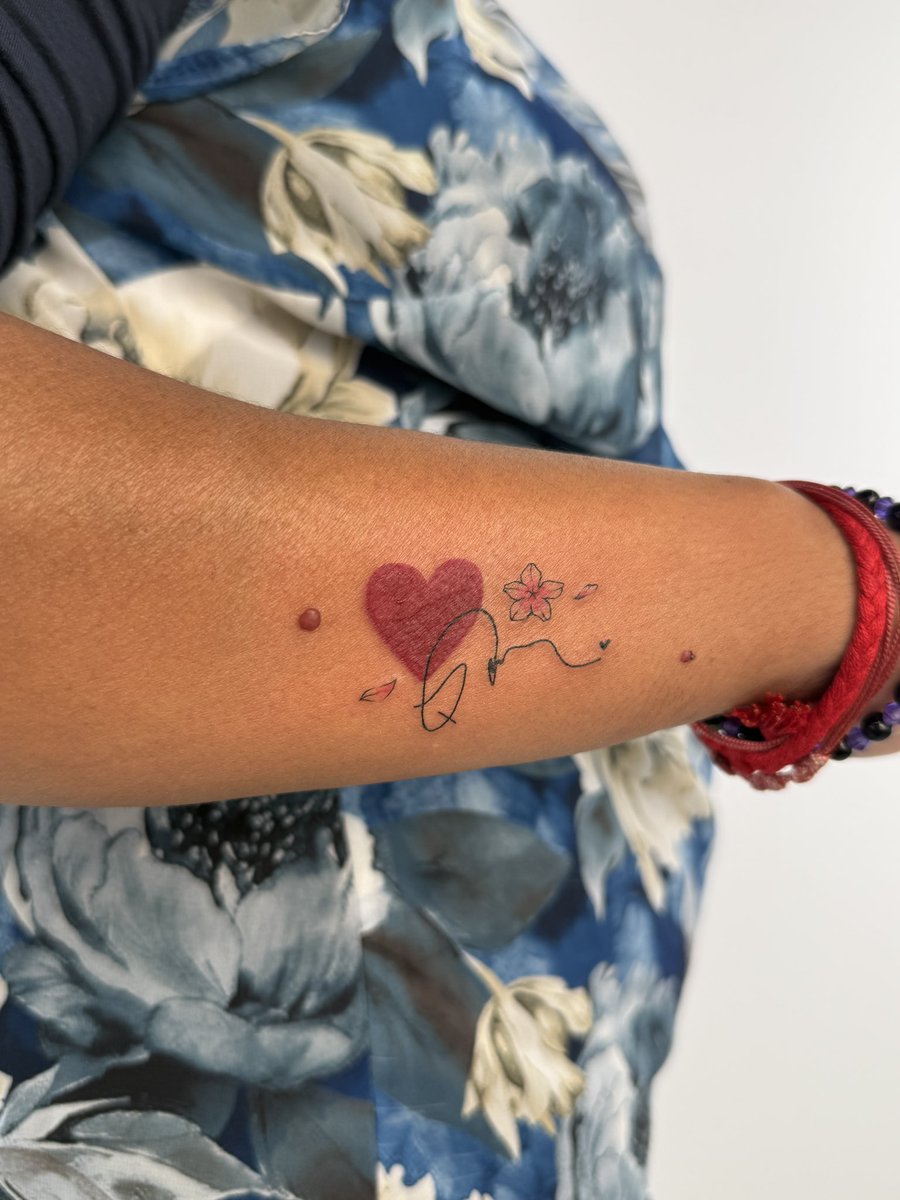 LsKindaGirls_Met Myungsoo_24, autograph & hug_25 tweet media