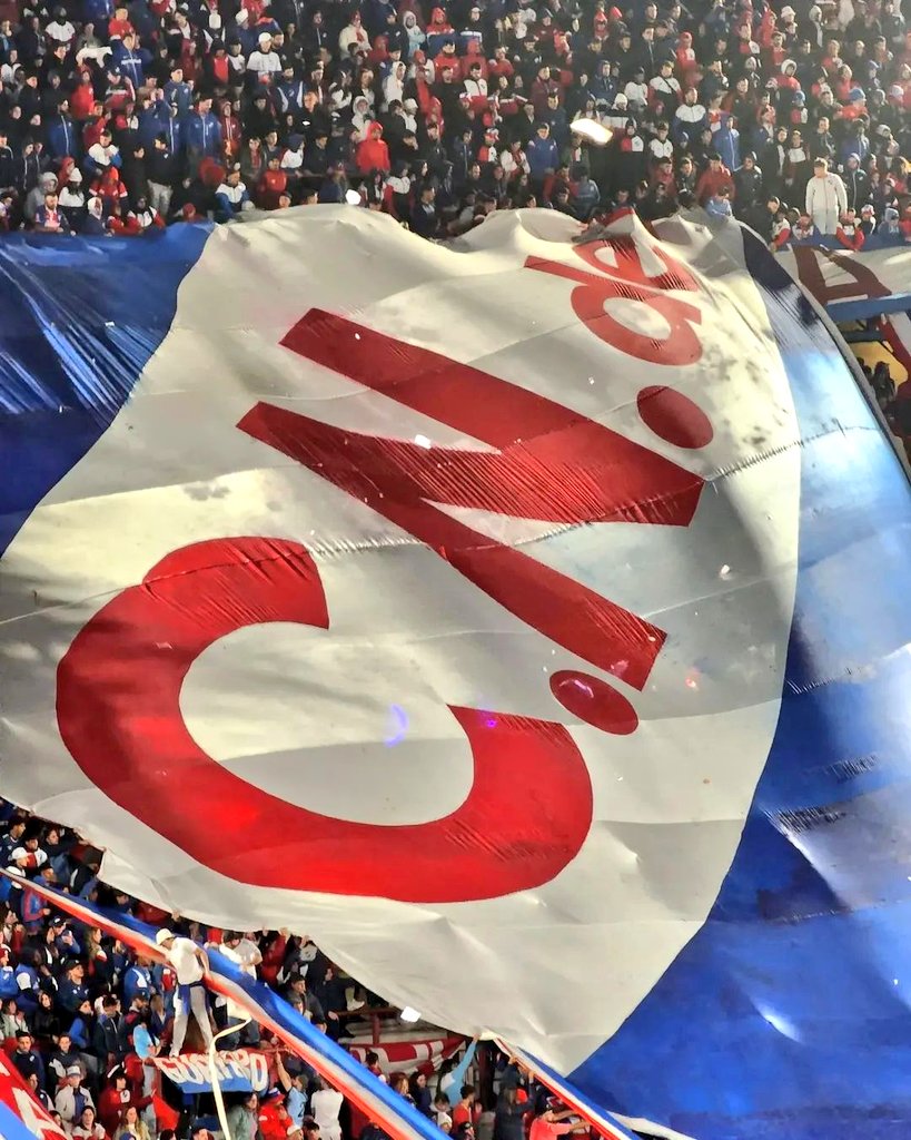 7411Hinchada's tweet photo. DALE QUE JUEGA EL CLUB 🇫🇷

#FiestaEnTresColores https://t.co/5JeteWkkd2