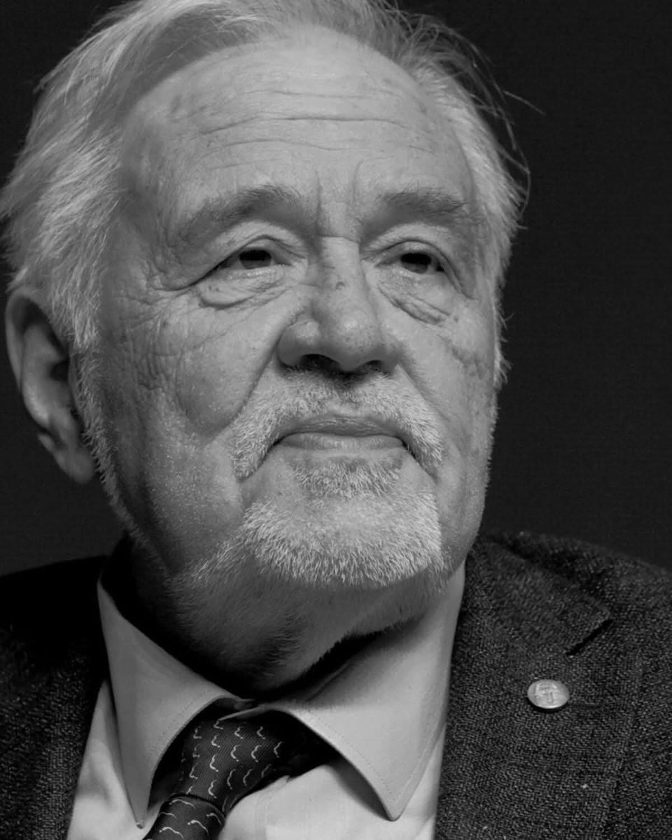 Türk tarihçiliğinin duayen isimlerinden Prof. Dr. İlber Ortaylı’nın vefatını derin bir üzüntü ile öğrenmiş bulunmaktayım. Merhum'a Allah’tan rahmet; ailesine, yakınlarına, öğrencilerine ve tüm sevenlerine başsağlığı ve sabır diliyorum.

Mekânı cennet olsun.

#ilberortaylı