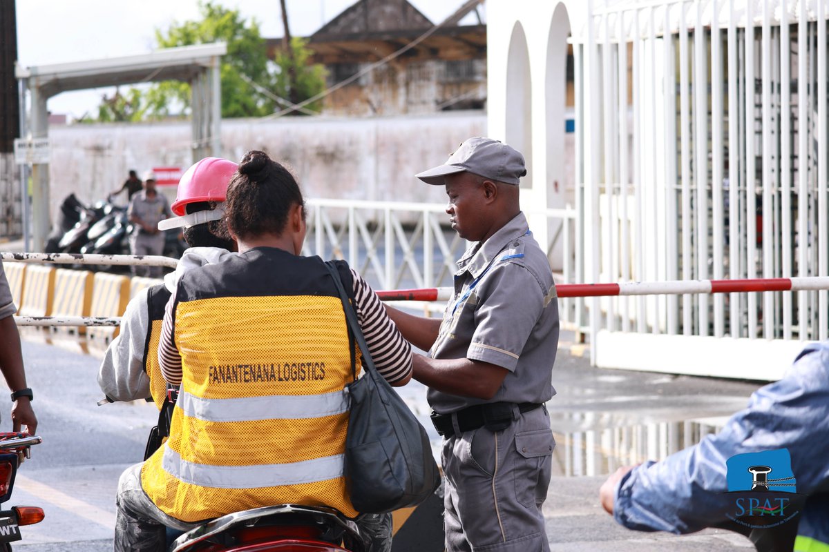 SPAT_Toamasina's tweet photo. Ce jour, un exercice de #sûreté a mobilisé les équipes du port et les partenaires opérationnels afin de tester les procédures d’intervention et la coordination face à une situation simulée.

#entraînement #sécurité #installations #PortDeToamasina #ISPSCode https://t.co/8wcjkaDynM