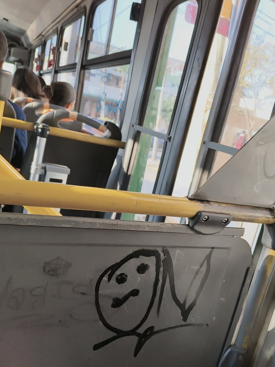 Nikopulido4's tweet photo. Buss 1413 ruta 1404 normalmente conocido como ruta 52 está en pésimas condiciones y así quieren subir la tarifa https://t.co/wgW3Jjx3ja