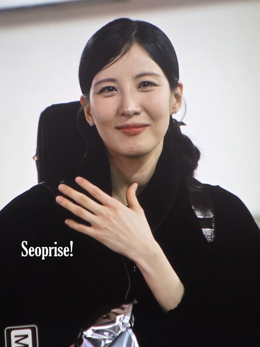 SeohyunPoint's tweet photo. A few months ago she could barely play violin. Tonight she conquered the stage with the passion and professionalism that's become her trademark. Thank you Seohyun for moving our hearts again on this meaningful night, we're forever in awe of you and lucky to witness your journey. https://t.co/s3x8ElE5Yc