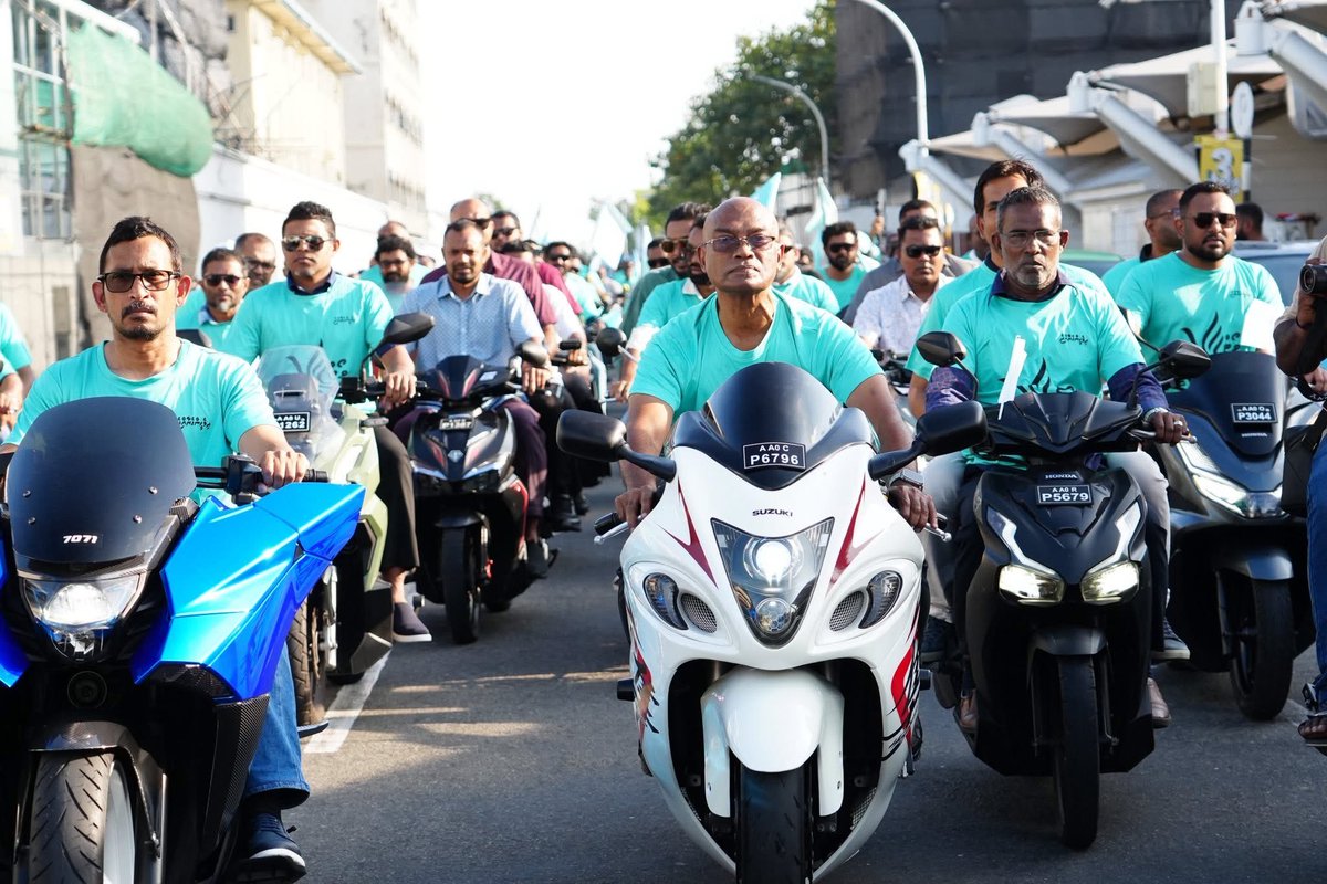 Moosa Ali Jaleel, who was the Chief of Defence Force at the time, attended a cycle rally with Adeeb and gang members. 
The same CDF failed to protect the gov during the 2012 coup d’état. And now he wants to be the Mayor of Male' City. 

A BIG FAILURE