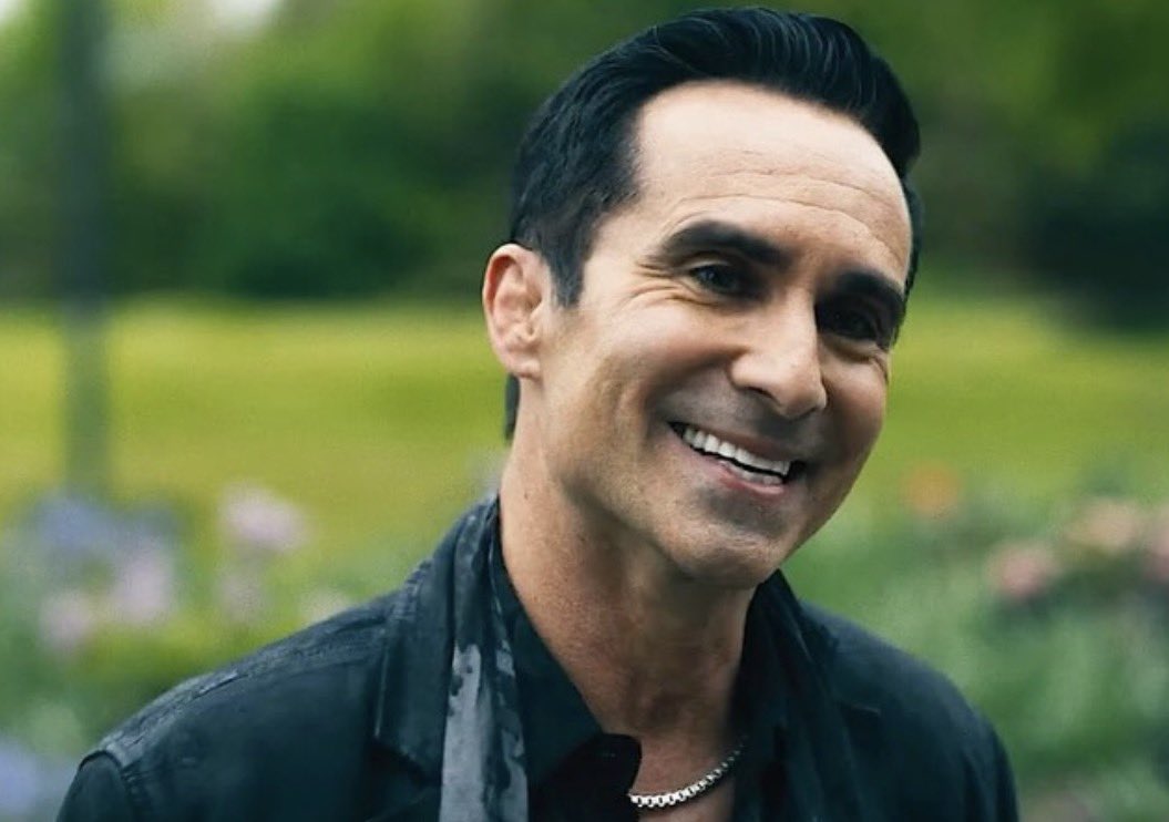 Néstor Carbonell Central tweet media