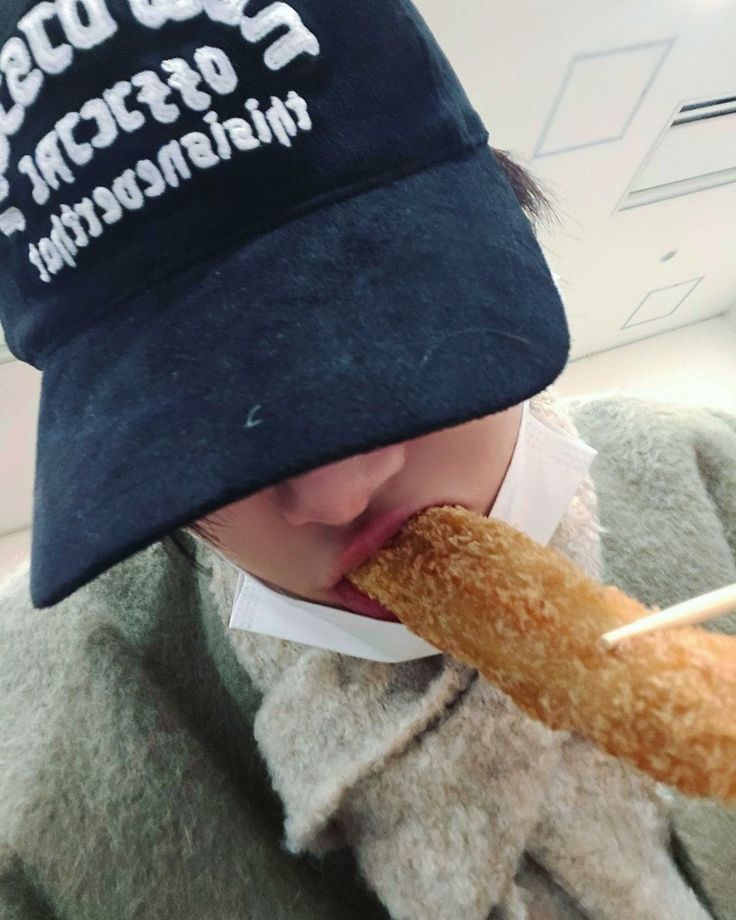 TickyTaesan's tweet photo. Makasih udah bikin rumah yang hangat, udah selalu ngerangkul para ticky, makasih udah jadi Nino, Andin, dan Aldeb. You did really well these past few days, abis ini istirahat dan makan enak yaa! Ini foto gw kalo kalian kangen ❤ @TackyAldebaran @TackyElnino @TackyAndin https://t.co/4G7eT3Re9p