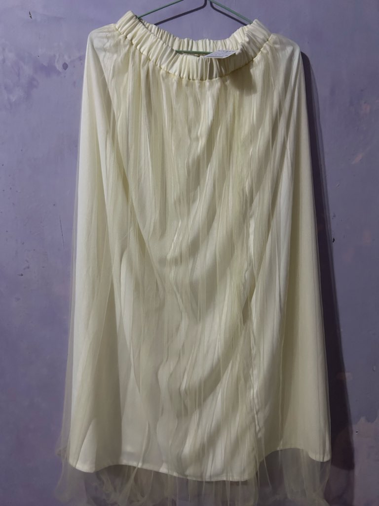 amaliaalr's tweet photo. wts dijual murah tunik cheongsam dan rok tutu butter yellow.
baru beli banget masih ada tag harganya.
dijual murah karena di toko gabisa di try on, pas dicoba di rumah kurang cocok. bisa ambil satu satu, 2 sekaligus lebih murah. online offline bisa cod solo klaten 🙏🏼😊 https://t.co/tiItsAiFPj
