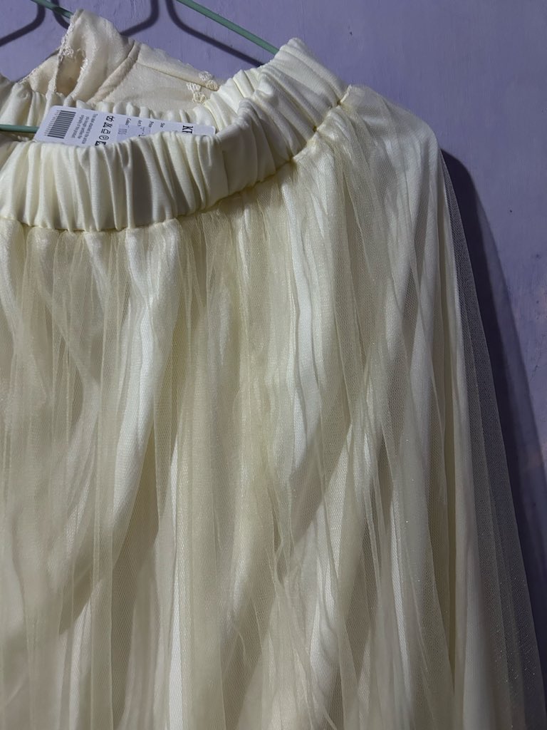 amaliaalr's tweet photo. wts dijual murah tunik cheongsam dan rok tutu butter yellow.
baru beli banget masih ada tag harganya.
dijual murah karena di toko gabisa di try on, pas dicoba di rumah kurang cocok. bisa ambil satu satu, 2 sekaligus lebih murah. online offline bisa cod solo klaten 🙏🏼😊 https://t.co/tiItsAiFPj